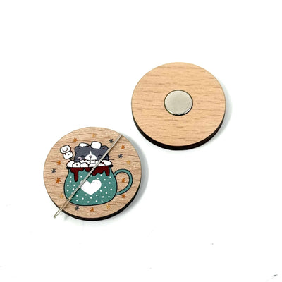 Reversible 'Cat-Cups' Needle Minder