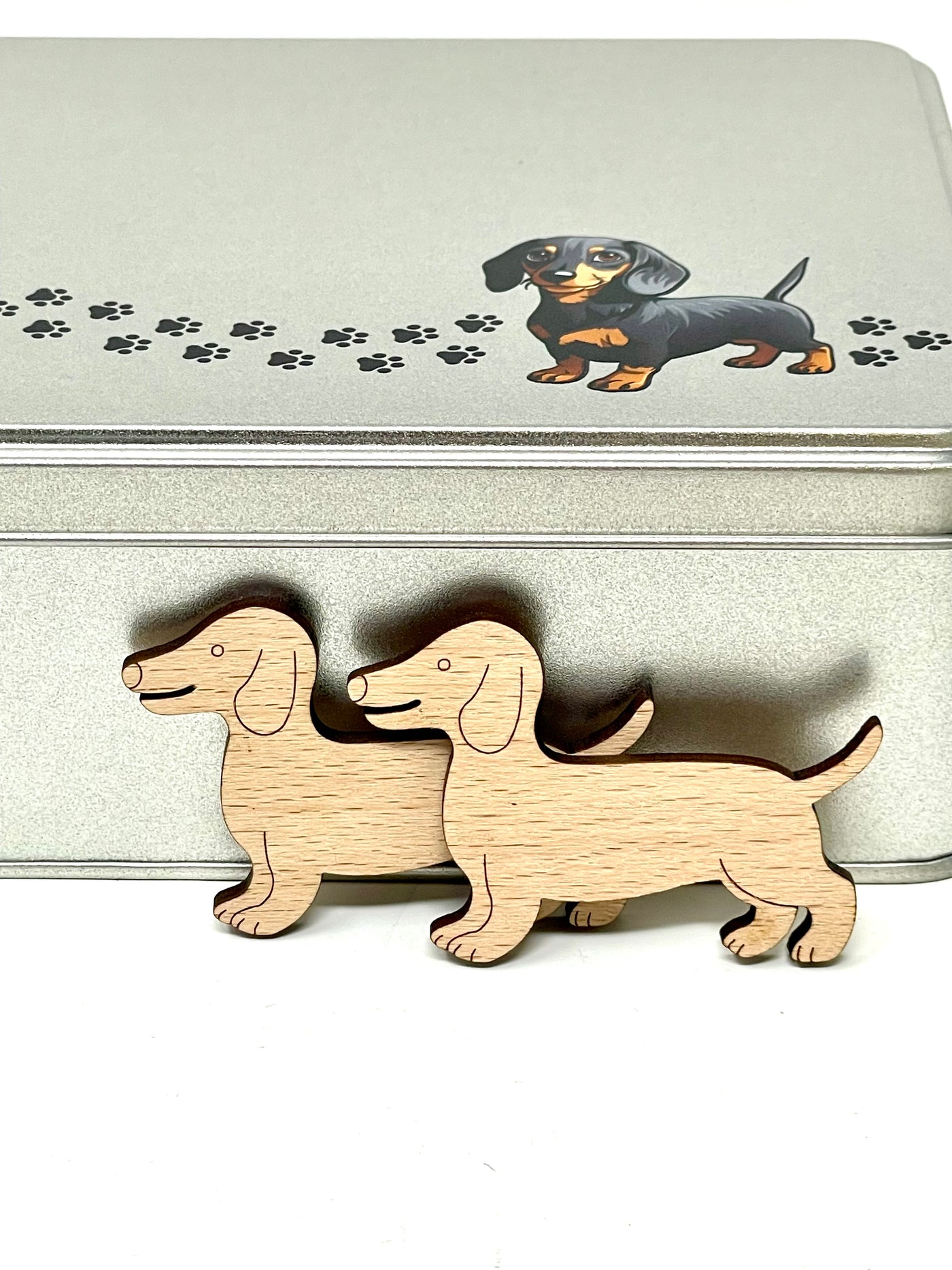 Dachshund tin with 20x premium wooden bobbins for cross stitch and embroidery projects