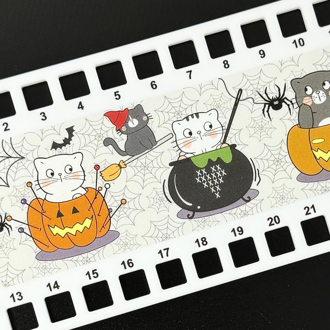 Halloween Cats Acrylic Thread Holder | Floss organiser for cross stitch and embroidery