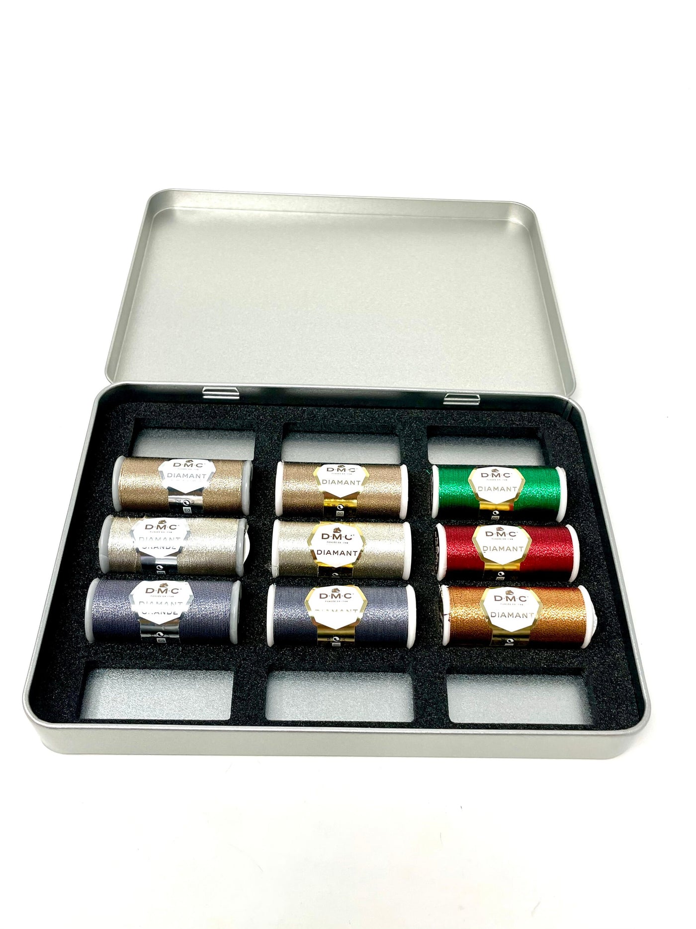 Storage tin with foam insert to hold spools (Gutermann, Sulky, Au Ver à Soie, DMC Diamant)