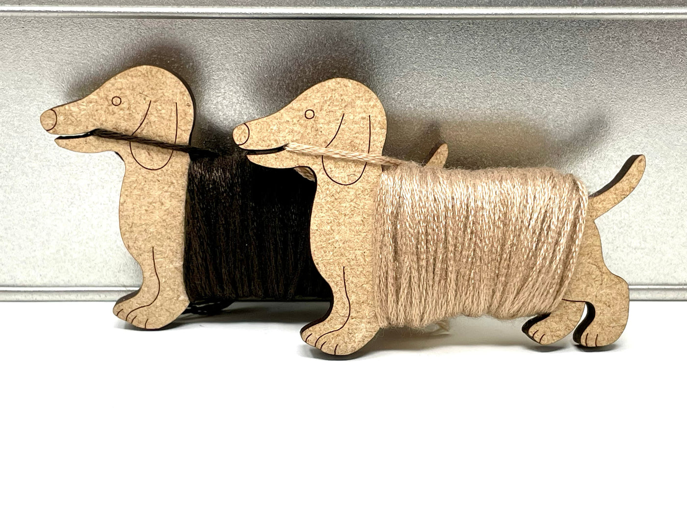 Dachshund tin with 20x wooden bobbins for cross stitch and embroidery projects